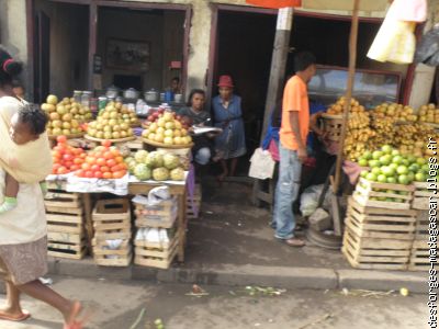 un étalage de légumes sur Tana.